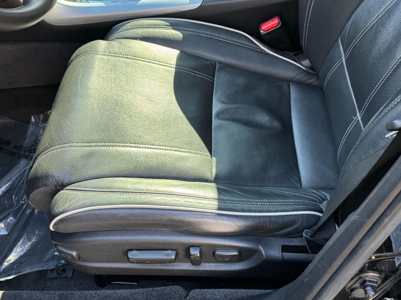 Acura TLX Vehicle Full-screen Gallery Image 25