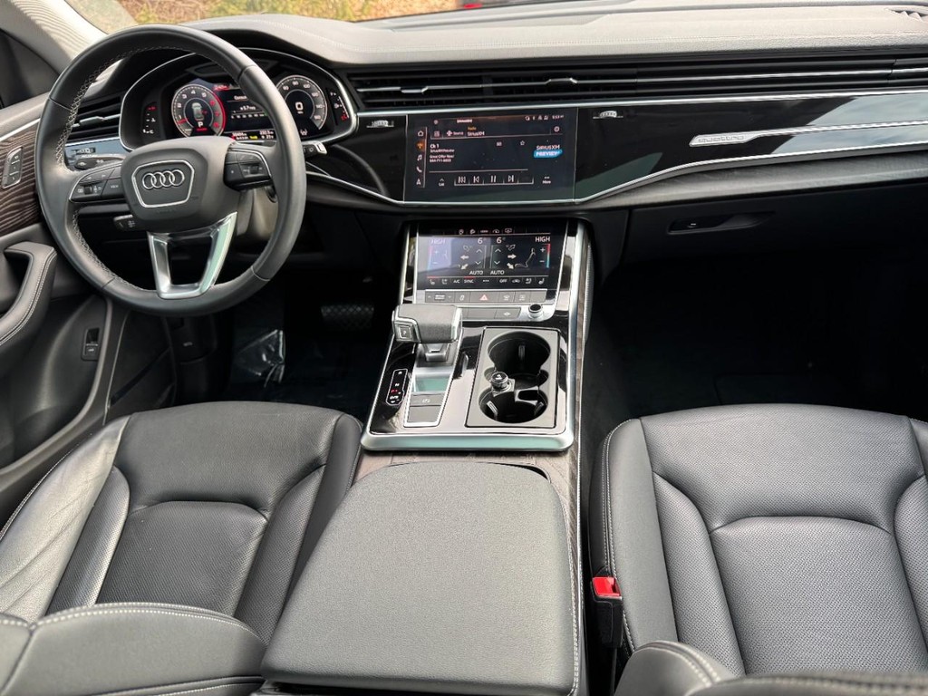 Audi Q8 Vehicle Full-screen Gallery Image 11