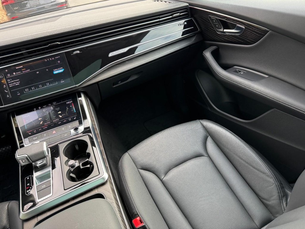 Audi Q8 Vehicle Full-screen Gallery Image 15