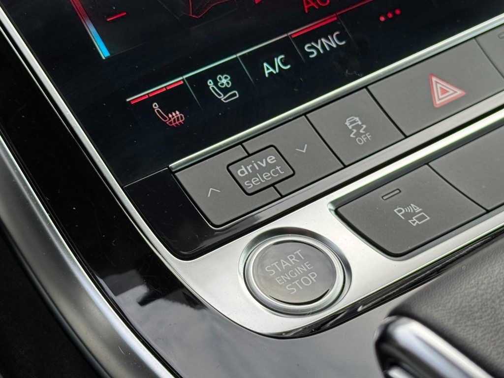 Audi Q8 Vehicle Full-screen Gallery Image 20