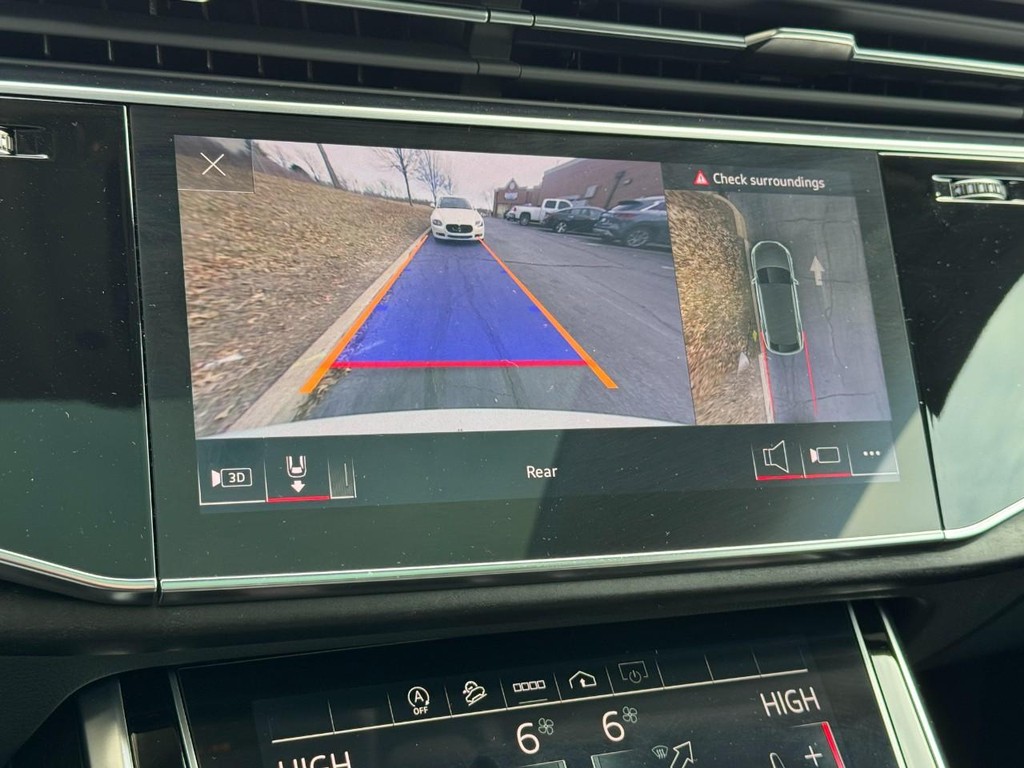 Audi Q8 Vehicle Full-screen Gallery Image 22