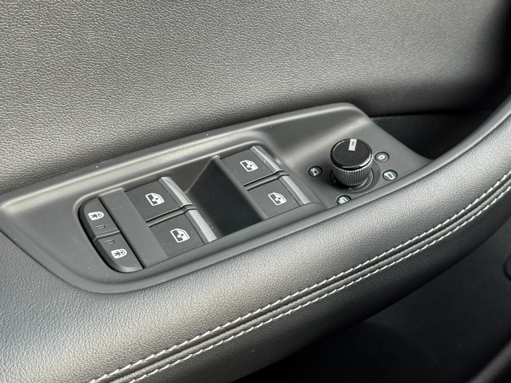 Audi Q8 Vehicle Full-screen Gallery Image 23