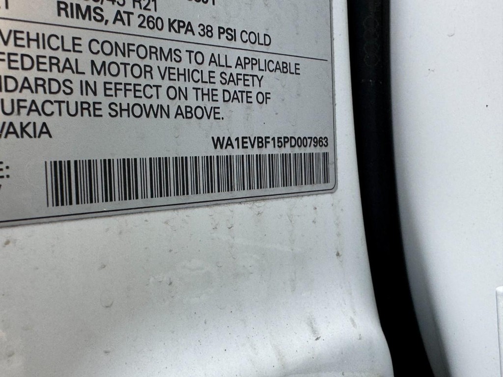 Audi Q8 Vehicle Full-screen Gallery Image 25