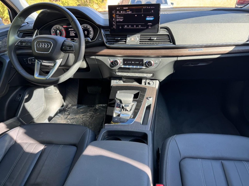 Audi Q5 Vehicle Full-screen Gallery Image 11