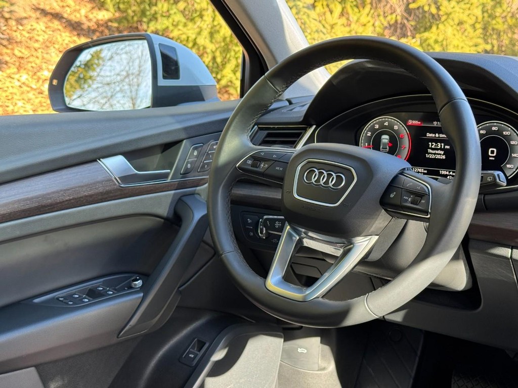 Audi Q5 Vehicle Full-screen Gallery Image 12