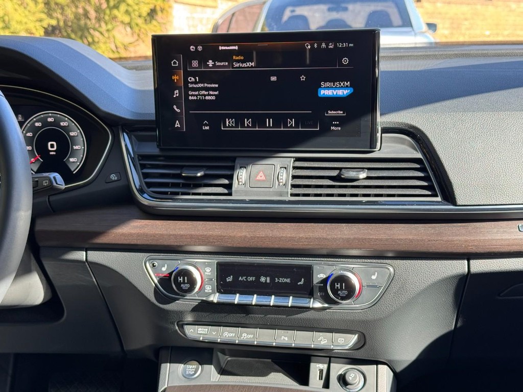 Audi Q5 Vehicle Full-screen Gallery Image 13