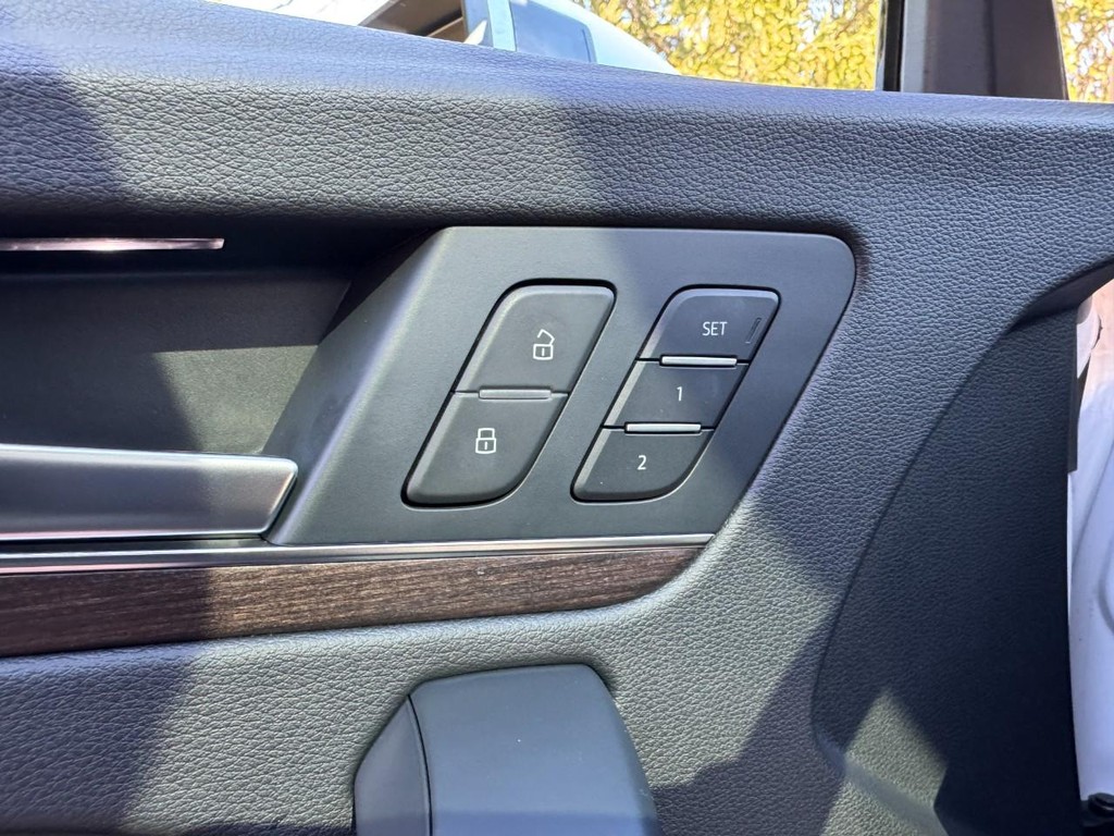 Audi Q5 Vehicle Full-screen Gallery Image 16