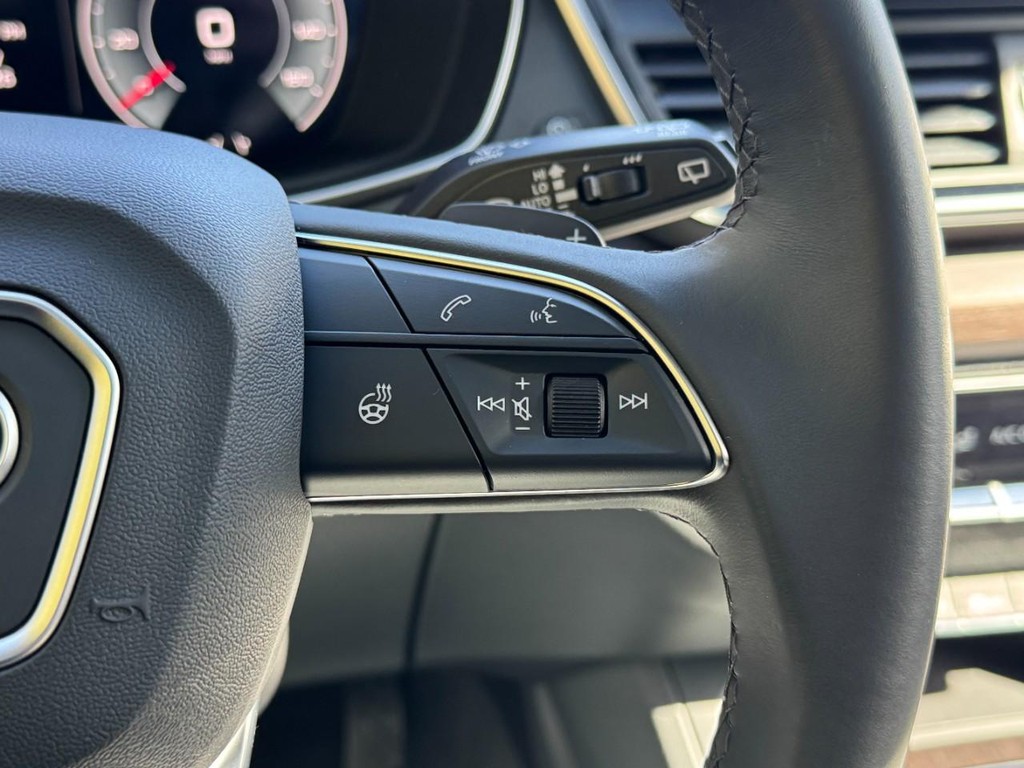 Audi Q5 Vehicle Full-screen Gallery Image 18