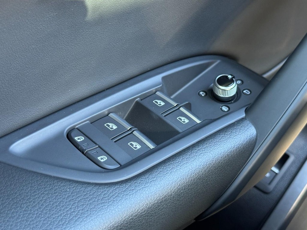 Audi Q5 Vehicle Full-screen Gallery Image 22