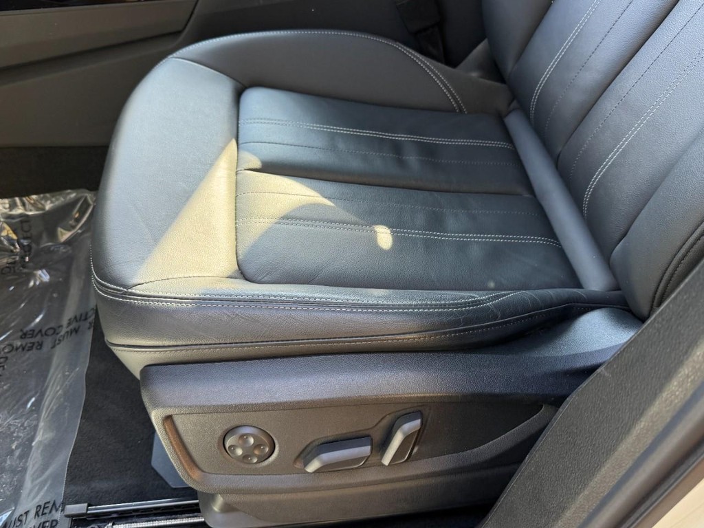 Audi Q5 Vehicle Full-screen Gallery Image 23