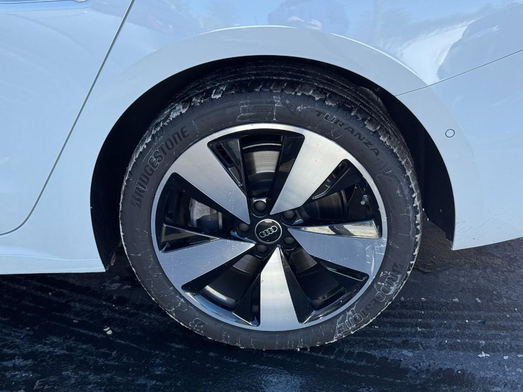 Audi A5 Vehicle Full-screen Gallery Image 05