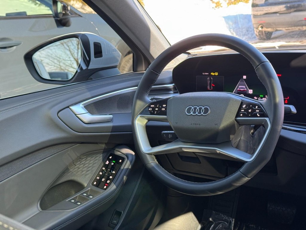 Audi A5 Vehicle Full-screen Gallery Image 12