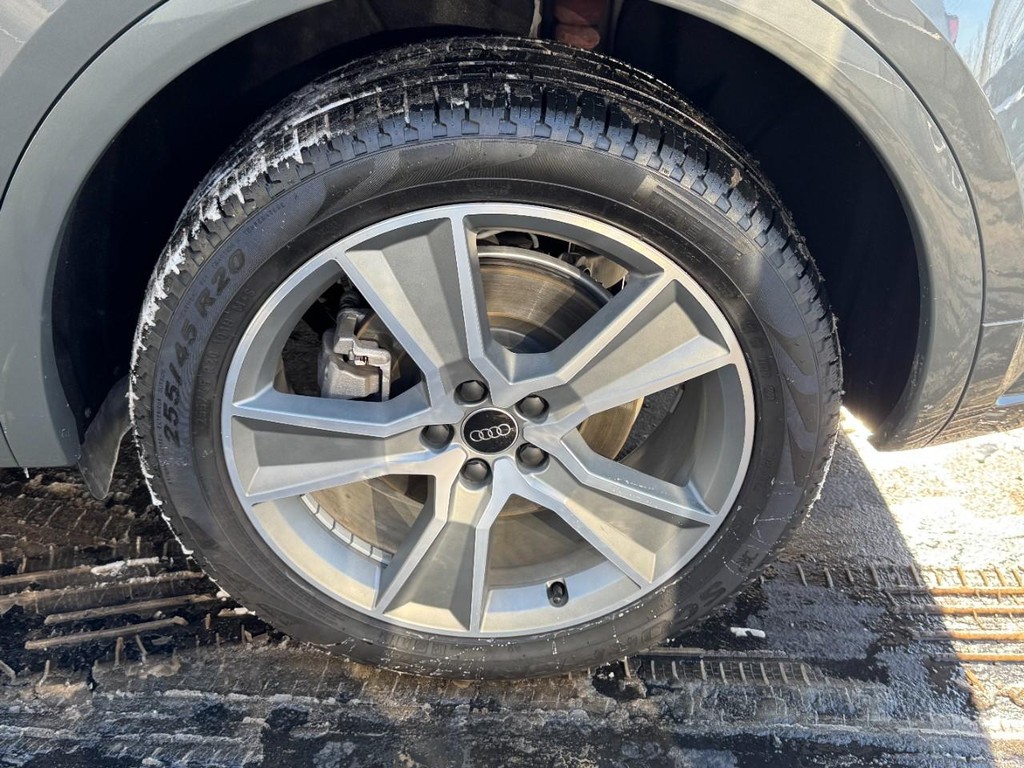 Audi Q5 Vehicle Full-screen Gallery Image 05