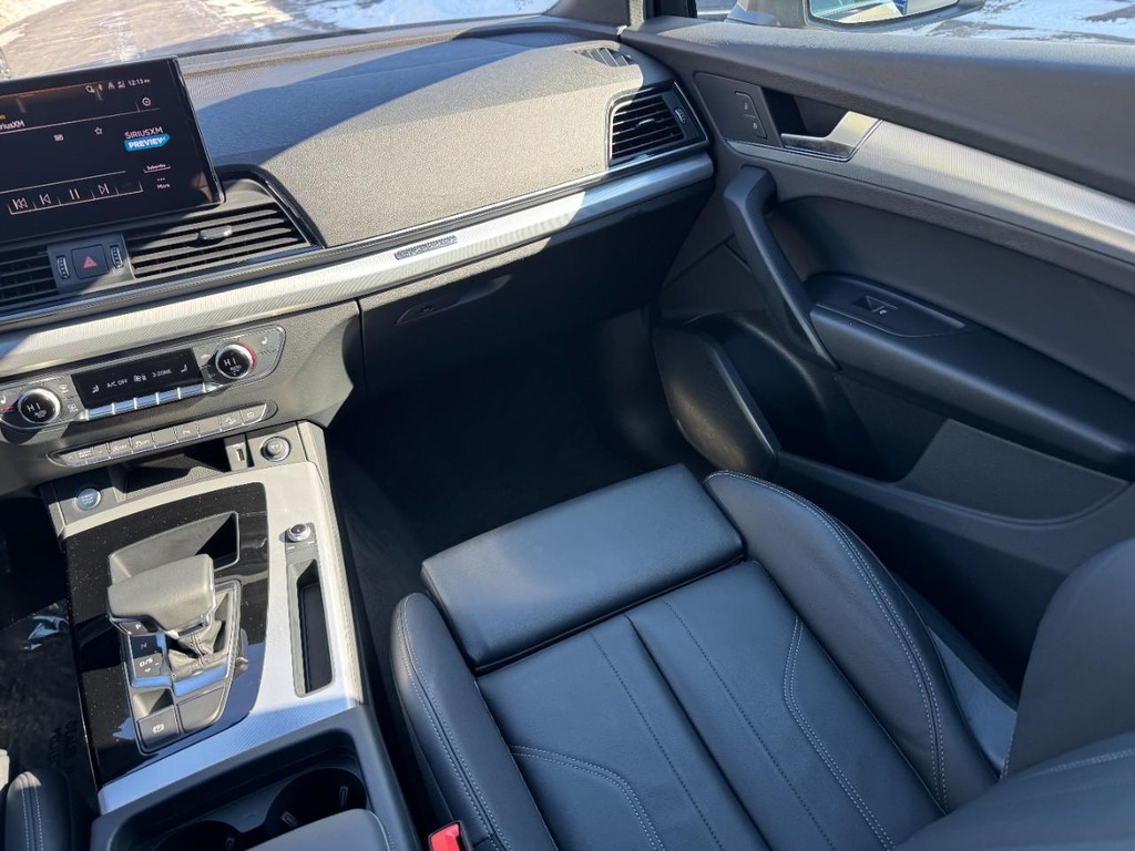 Audi Q5 Vehicle Full-screen Gallery Image 15