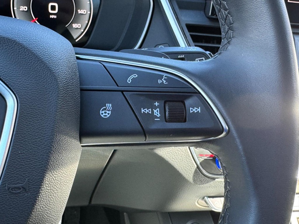 Audi Q5 Vehicle Full-screen Gallery Image 18