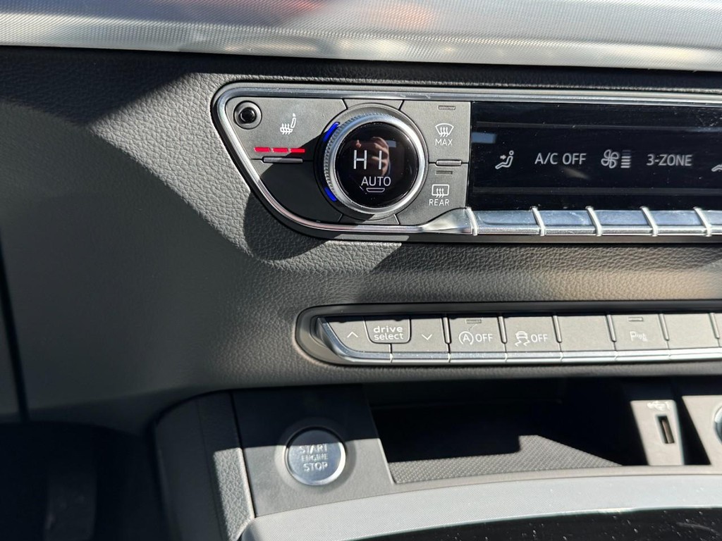 Audi Q5 Vehicle Full-screen Gallery Image 20