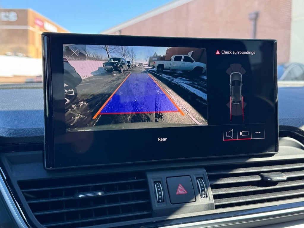 Audi Q5 Vehicle Full-screen Gallery Image 21