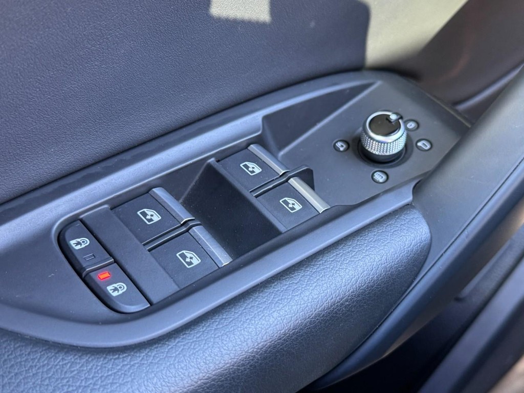 Audi Q5 Vehicle Full-screen Gallery Image 22