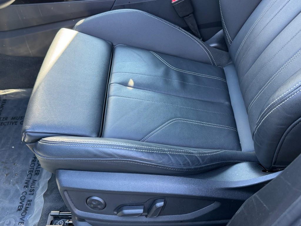 Audi Q5 Vehicle Full-screen Gallery Image 23