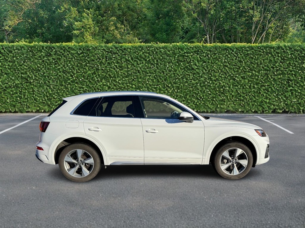 Audi Q5 Vehicle Full-screen Gallery Image 02