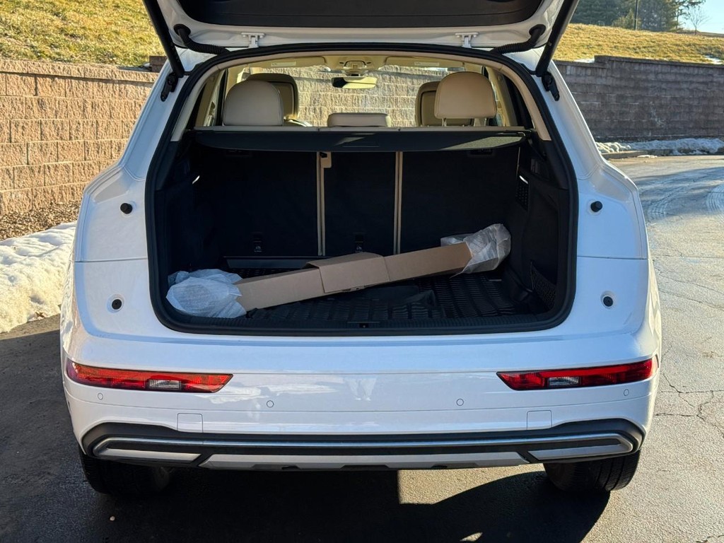 Audi Q5 Vehicle Full-screen Gallery Image 09