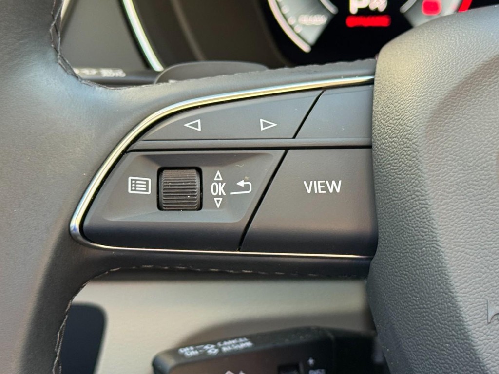 Audi Q5 Vehicle Full-screen Gallery Image 17