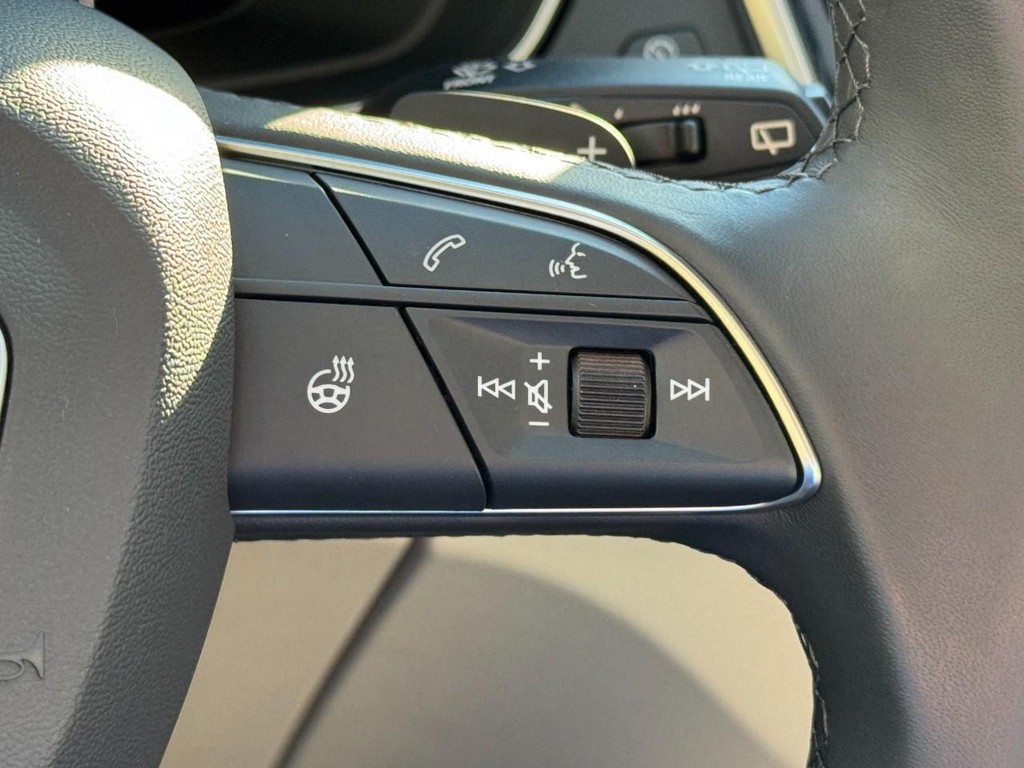 Audi Q5 Vehicle Full-screen Gallery Image 18