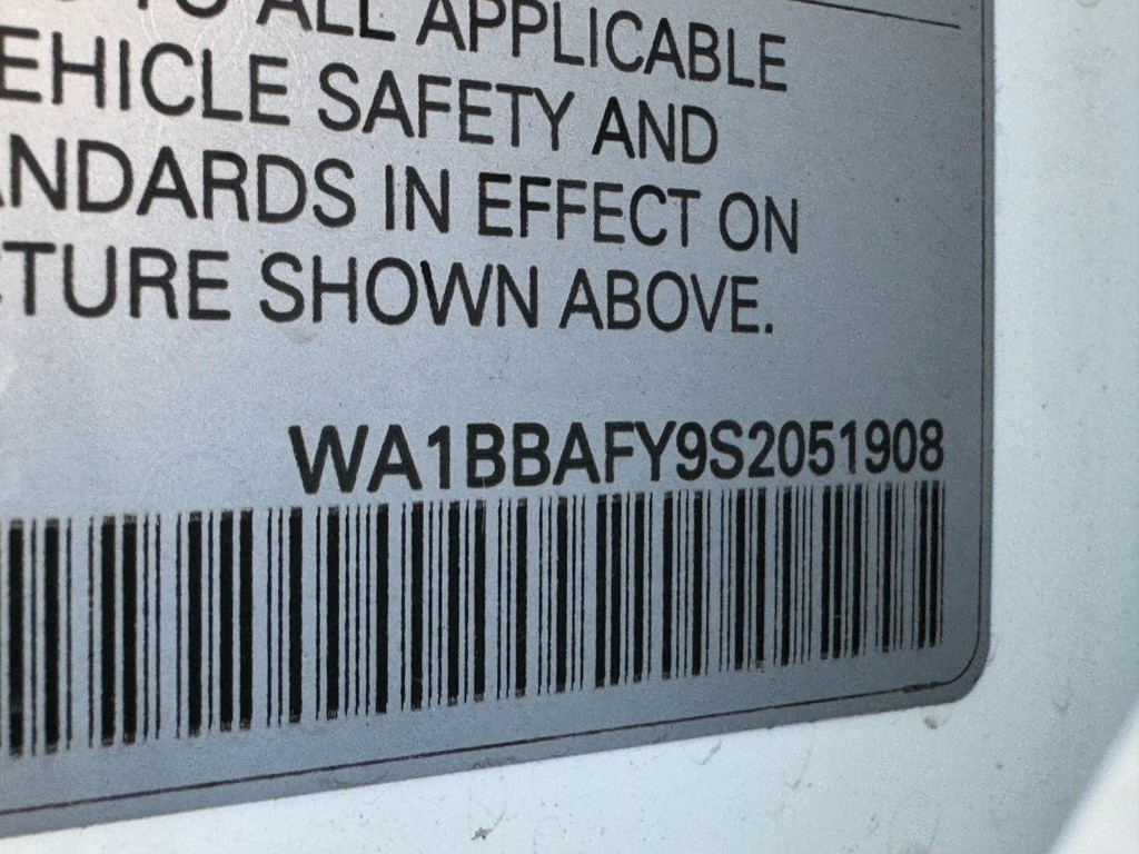 Audi Q5 Vehicle Full-screen Gallery Image 25