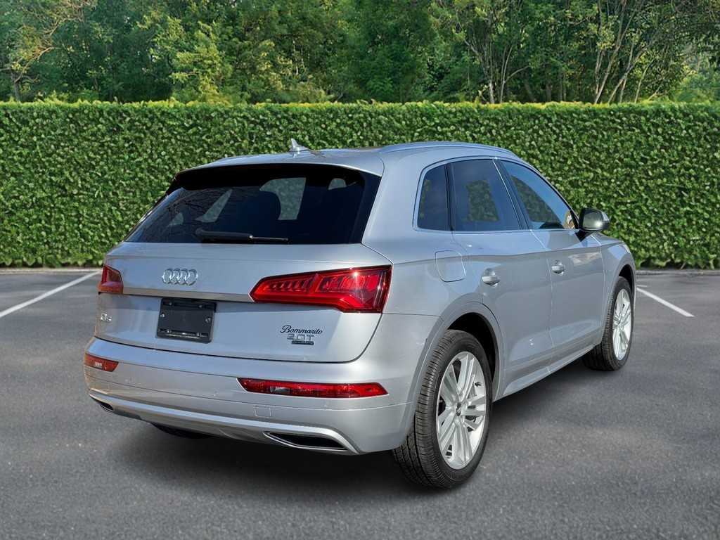 Audi Q5 Vehicle Full-screen Gallery Image 03