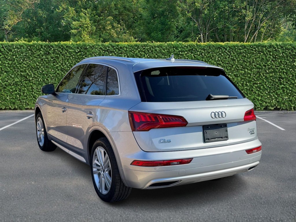 Audi Q5 Vehicle Full-screen Gallery Image 04