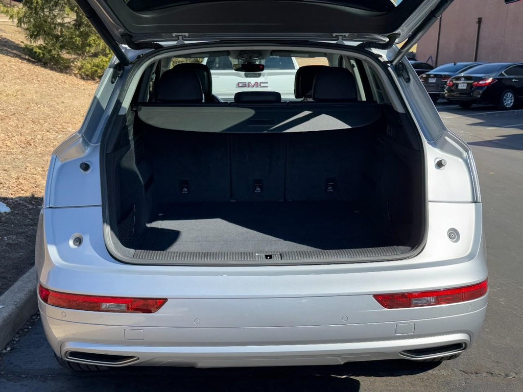 Audi Q5 Vehicle Full-screen Gallery Image 09