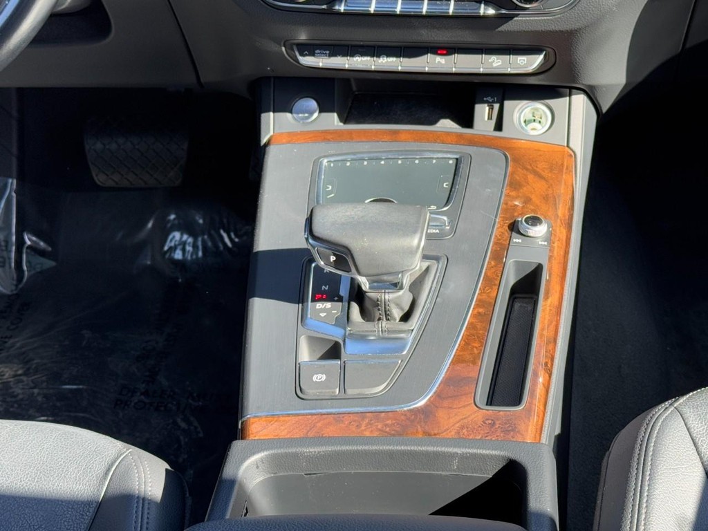 Audi Q5 Vehicle Full-screen Gallery Image 14