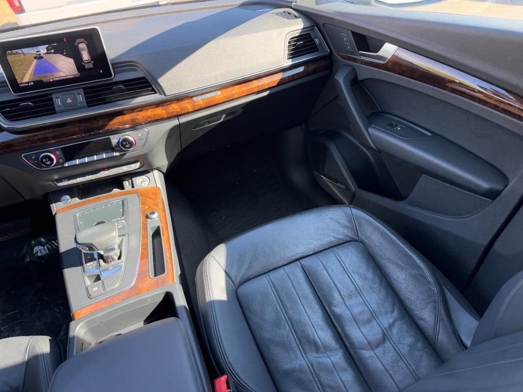 Audi Q5 Vehicle Full-screen Gallery Image 15