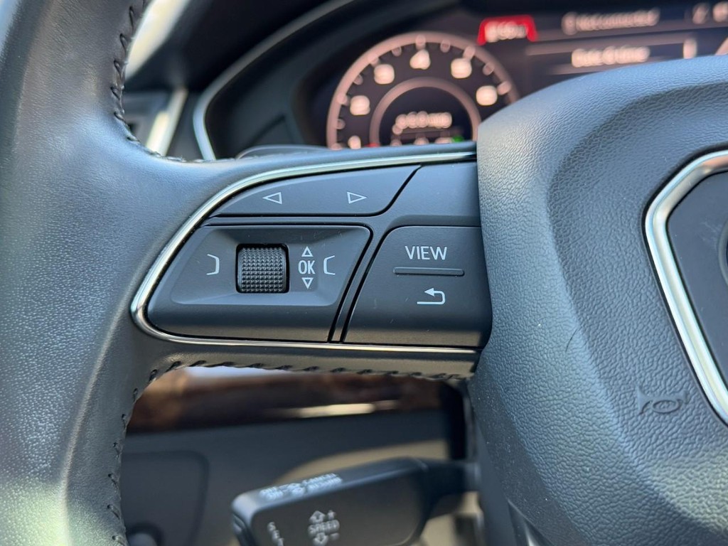 Audi Q5 Vehicle Full-screen Gallery Image 17