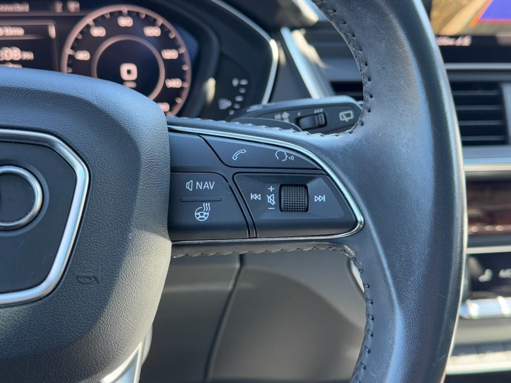 Audi Q5 Vehicle Full-screen Gallery Image 18