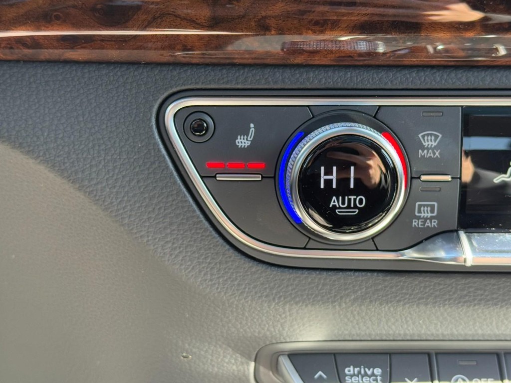 Audi Q5 Vehicle Full-screen Gallery Image 20