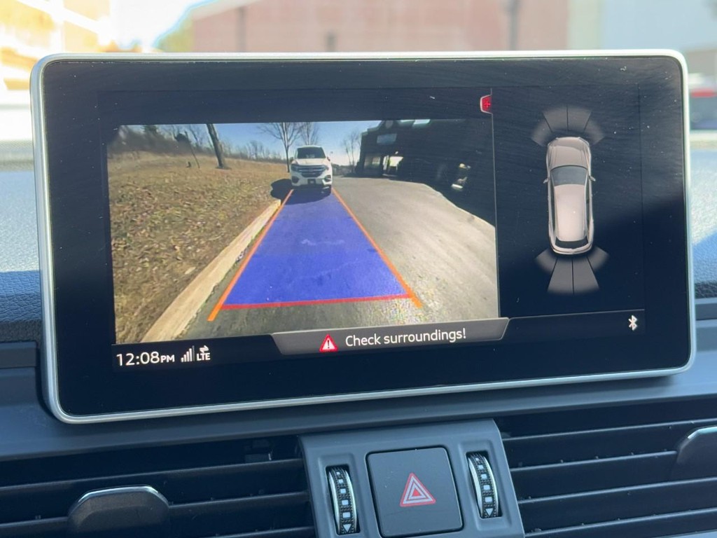 Audi Q5 Vehicle Full-screen Gallery Image 21