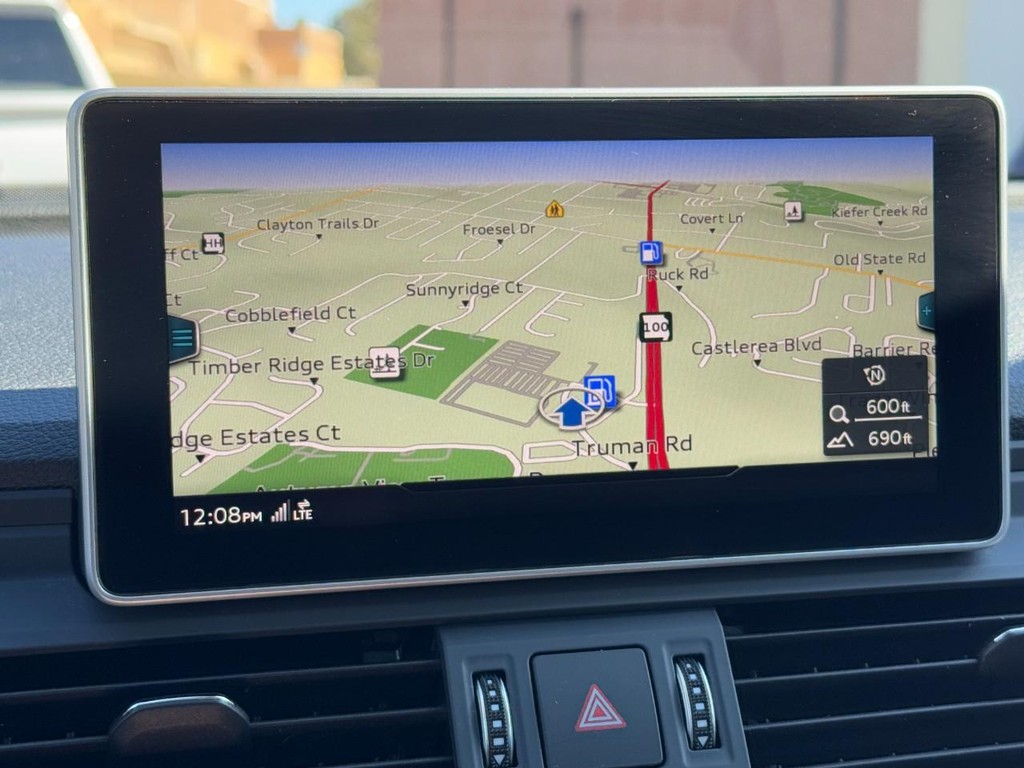 Audi Q5 Vehicle Full-screen Gallery Image 22