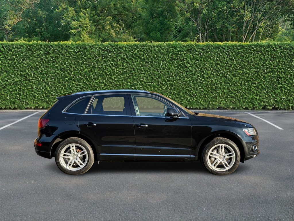 Audi Q5 Vehicle Full-screen Gallery Image 02