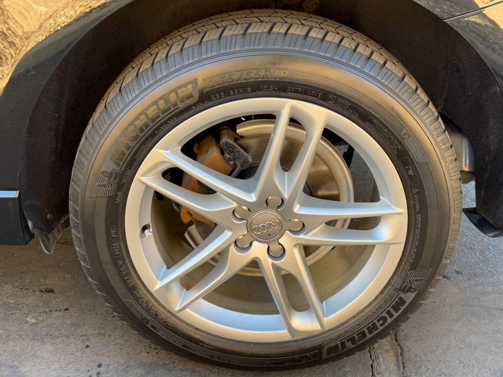 Audi Q5 Vehicle Full-screen Gallery Image 05