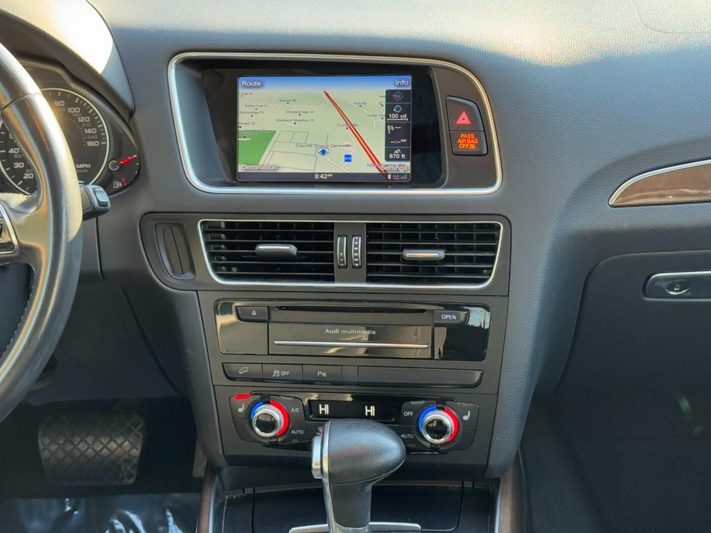 Audi Q5 Vehicle Full-screen Gallery Image 13