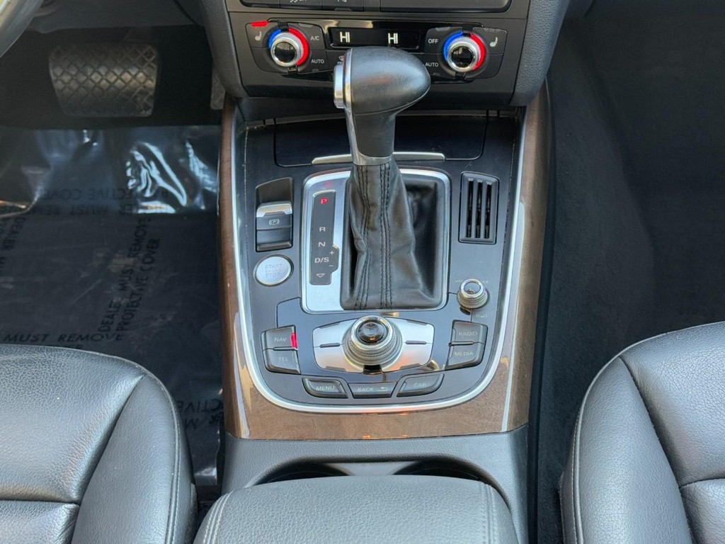 Audi Q5 Vehicle Full-screen Gallery Image 14