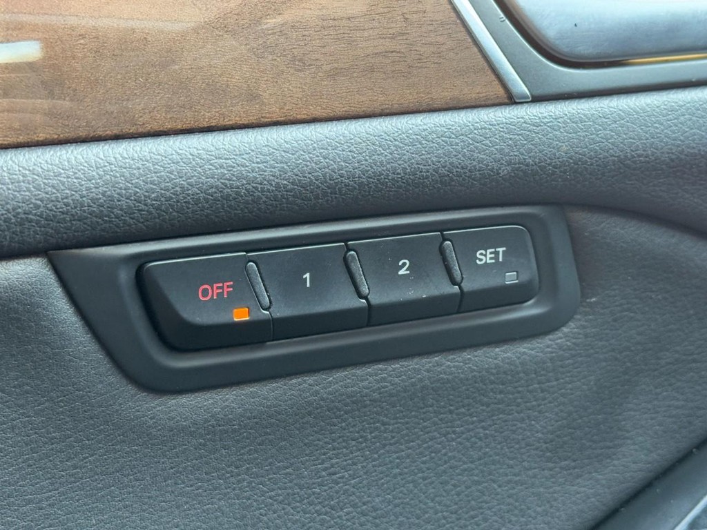 Audi Q5 Vehicle Full-screen Gallery Image 16