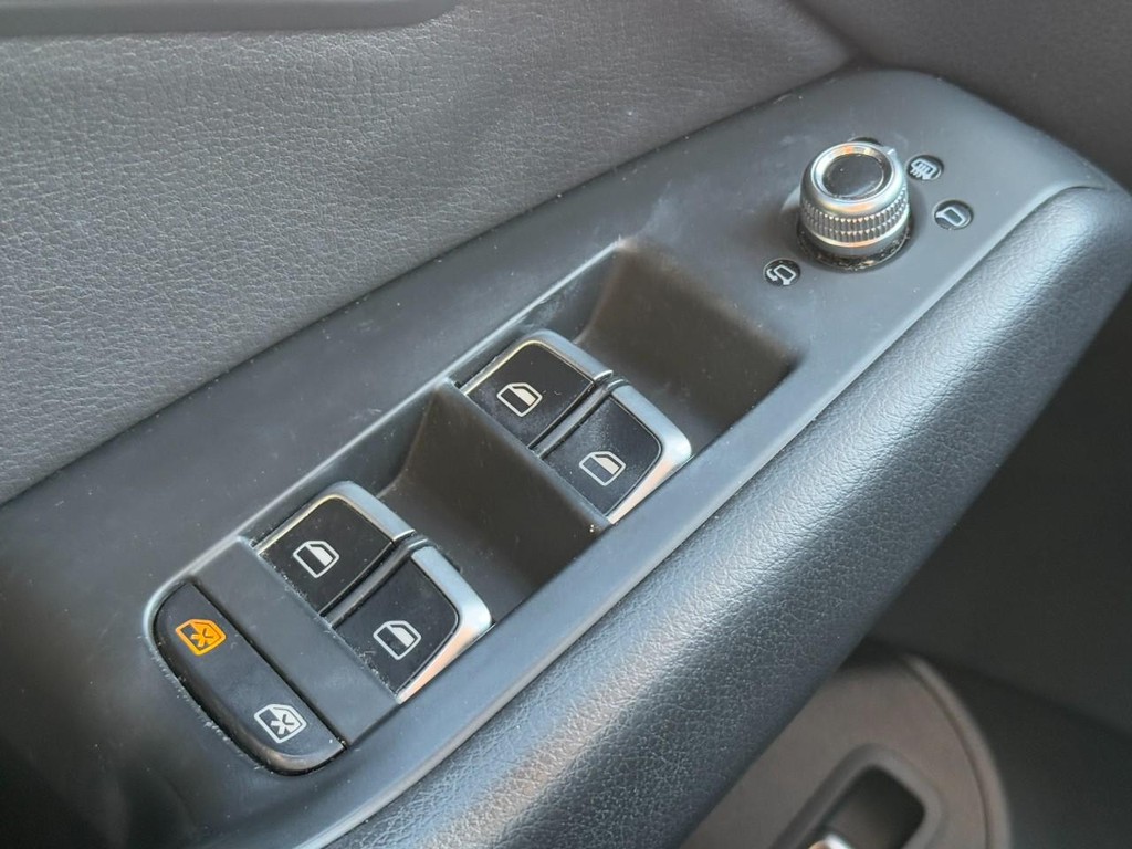 Audi Q5 Vehicle Full-screen Gallery Image 23