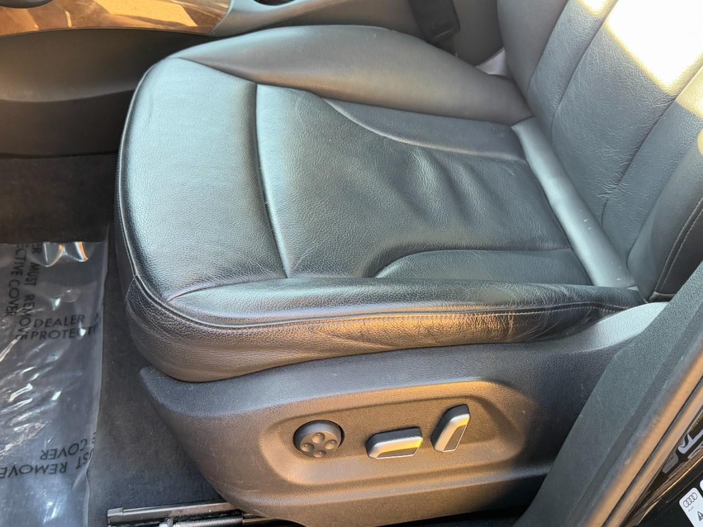 Audi Q5 Vehicle Full-screen Gallery Image 24