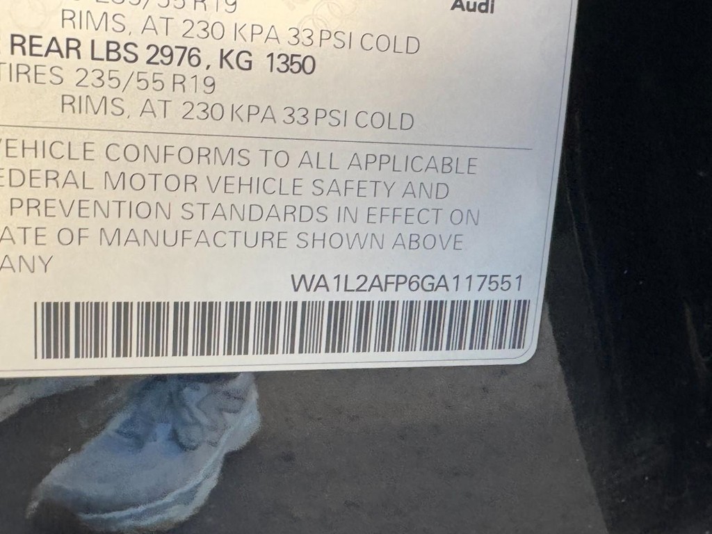 Audi Q5 Vehicle Full-screen Gallery Image 25