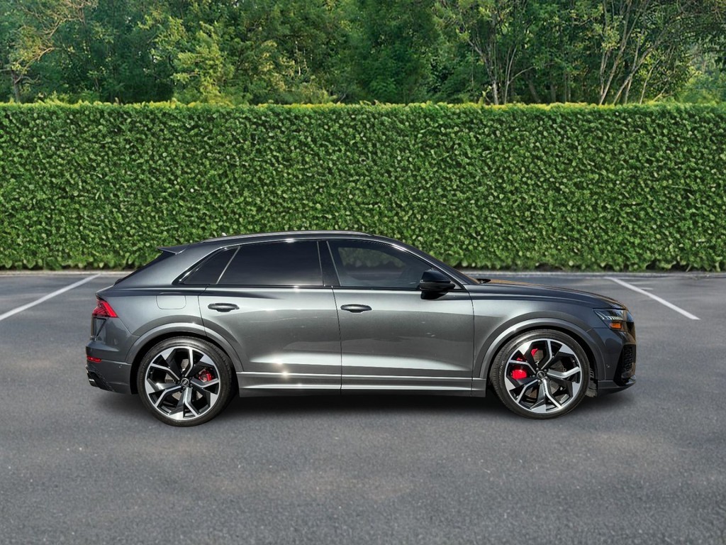 Audi RS Q8 Vehicle Full-screen Gallery Image 02