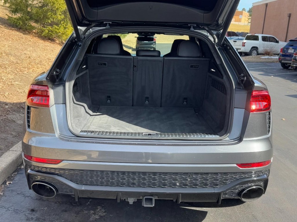 Audi RS Q8 Vehicle Full-screen Gallery Image 09