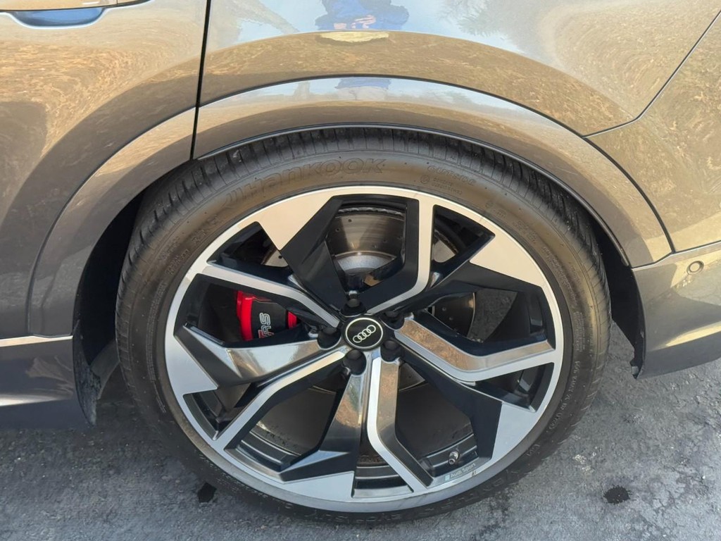 Audi RS Q8 Vehicle Full-screen Gallery Image 17