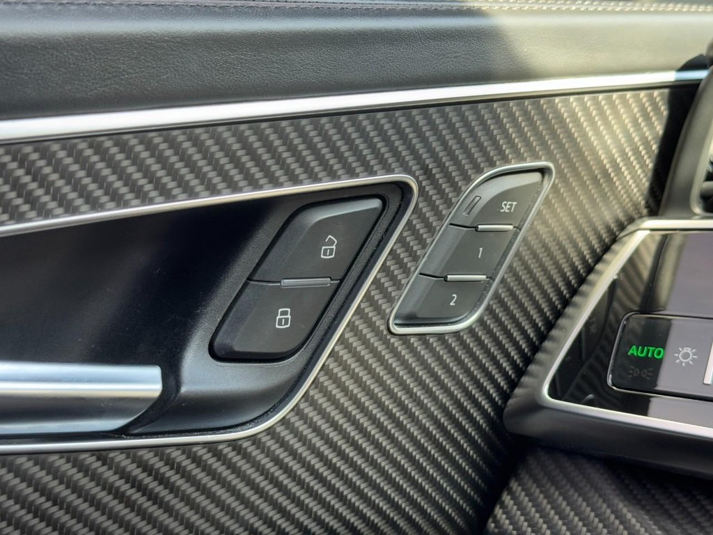 Audi RS Q8 Vehicle Full-screen Gallery Image 28